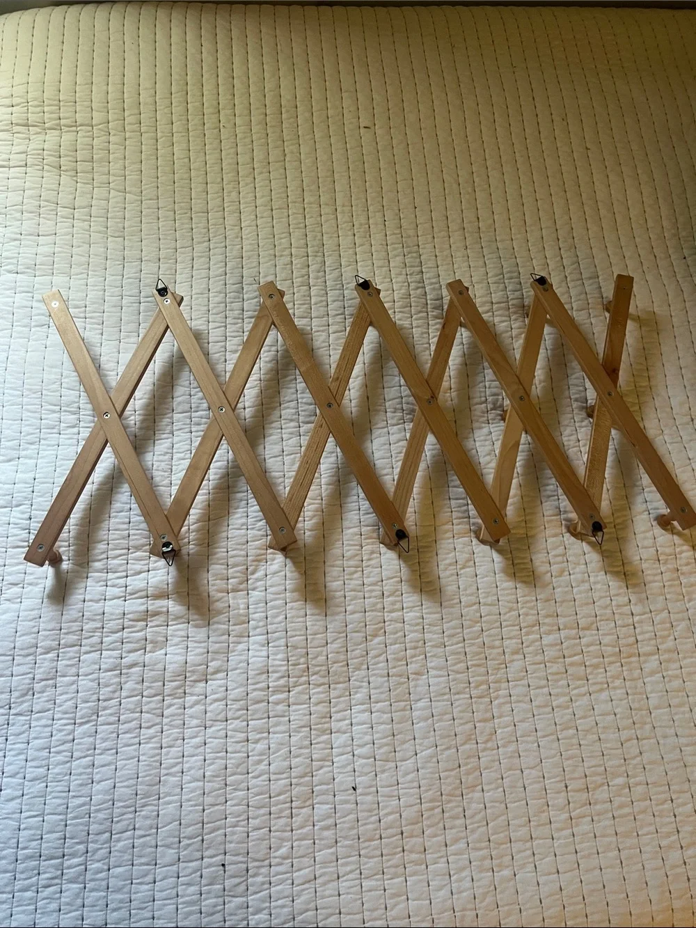 Vintage-Style Natural Wood Expandable 20-Wall Pegs Rack - Light Brown